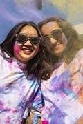 Smiling brandeis students covered in paint during the 印度 celebration of Holi
